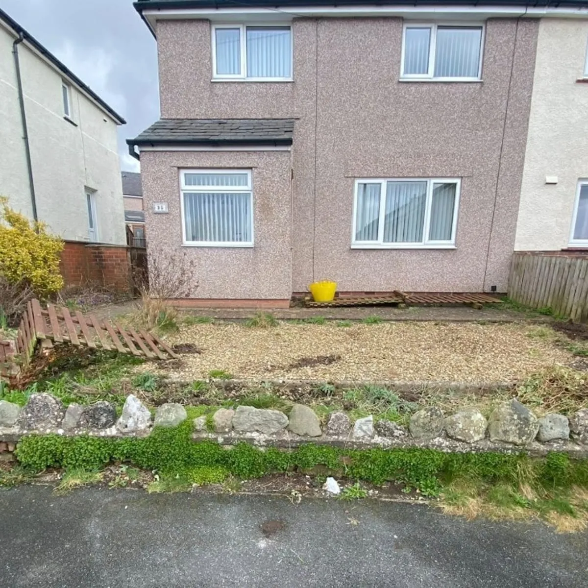 Tarmac driveway repair to a worn surface