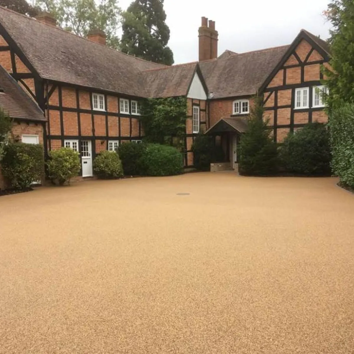Gold resin driveway at a timbered house
