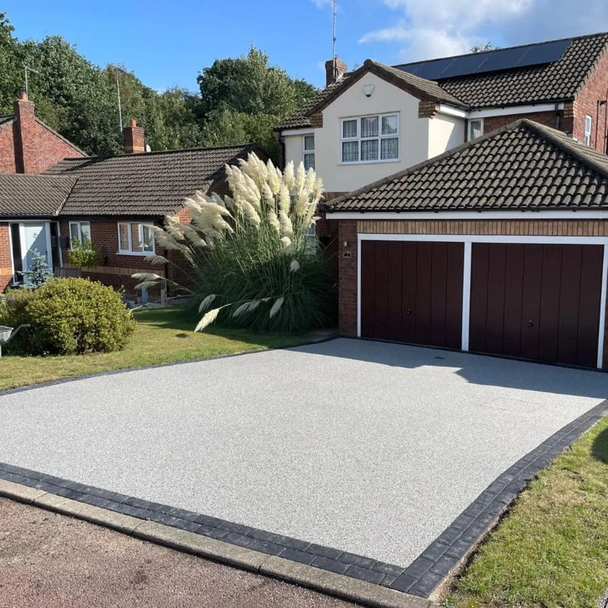 Resin driveway with block paved edging