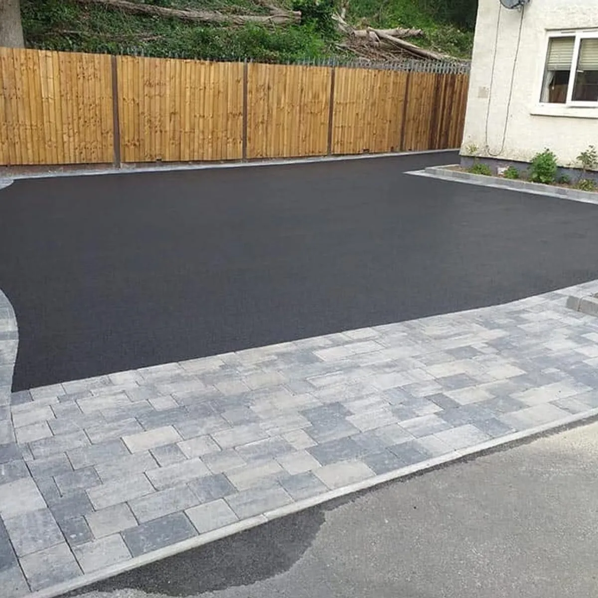 Tarmac driveway edged in block paving