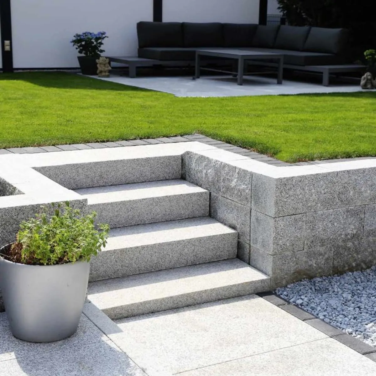 Rendered garden steps with a retaining wall