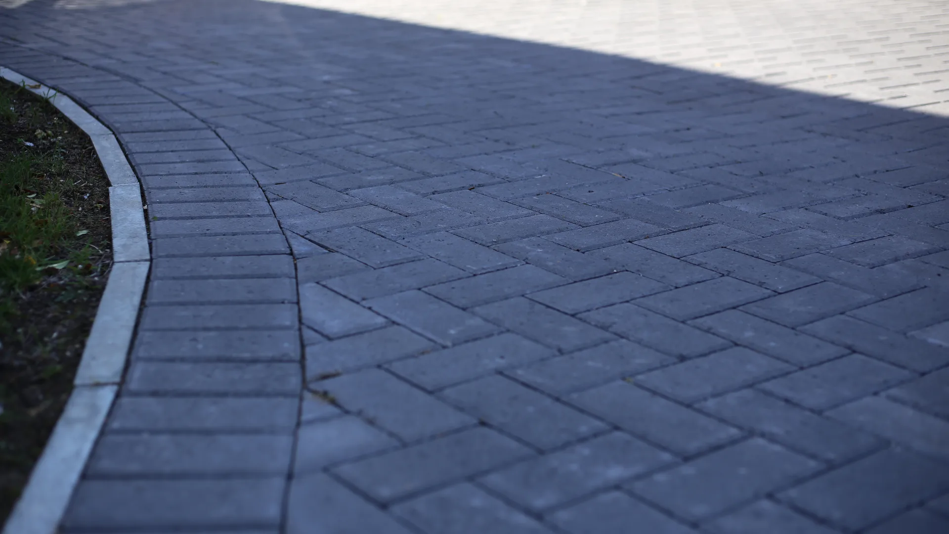 Block Paving Driveways by JR Landscapes & Driveways